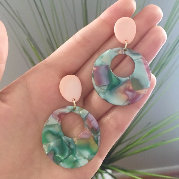 'Acantha' Resin Tortoise Shell Acrylic Earrings - Picture 3 of 6